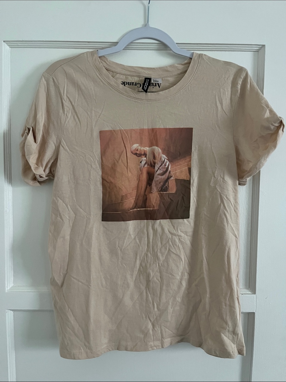 Aritzia Cream Graphic Short Sleeve Tee with Art Print